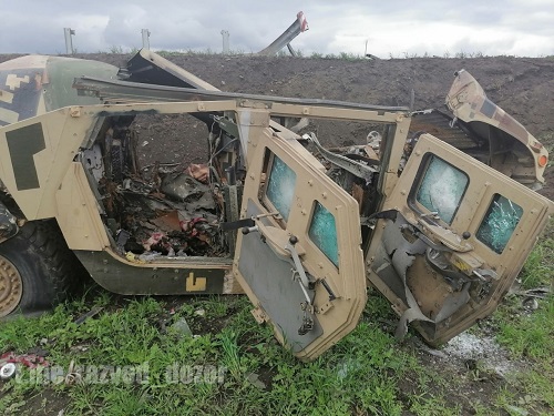 Un hummer ukrainien d6truit sur la route de Slaviansk